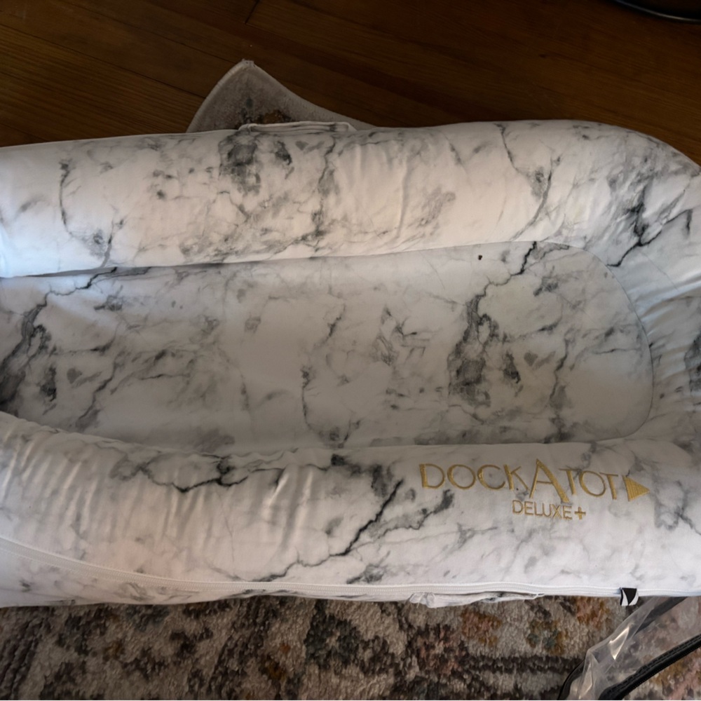 Gray and White Marble Pattern Bedding Set